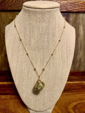 Simple Gold Leaf Natural Shell Necklace With   Shades of Green